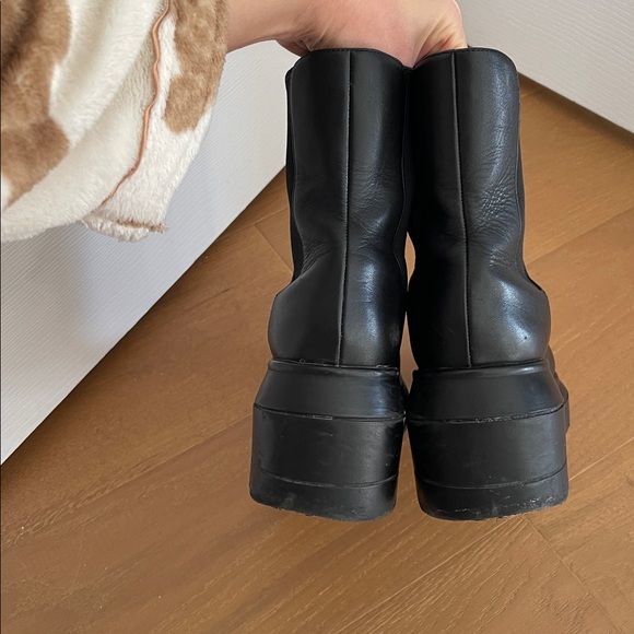 Stuart Weitzman Norah Lug Sole Chelsea Boots - Picture 11 of 16